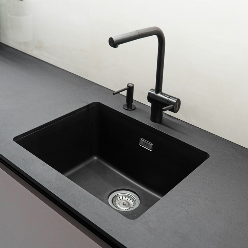 dřez se spodní montáží