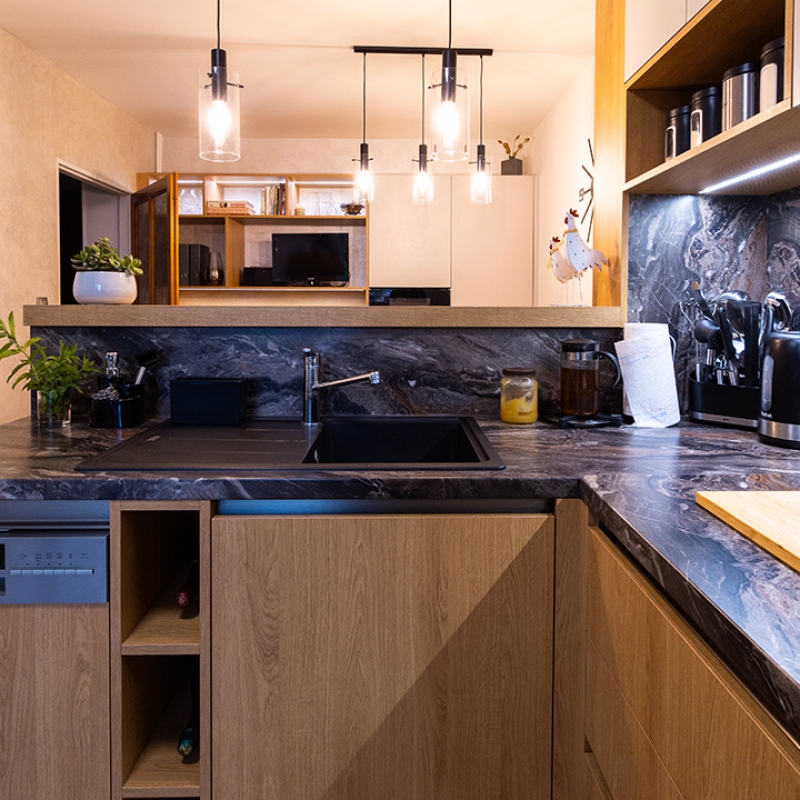 kuchyně s barovým pultem