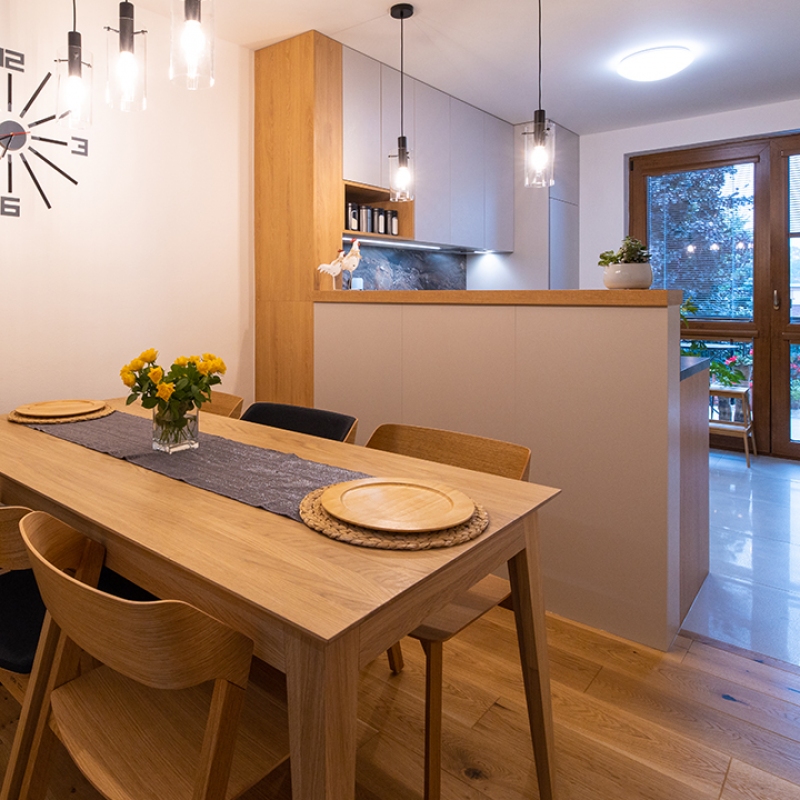 kuchyně s židlemi TON Merano