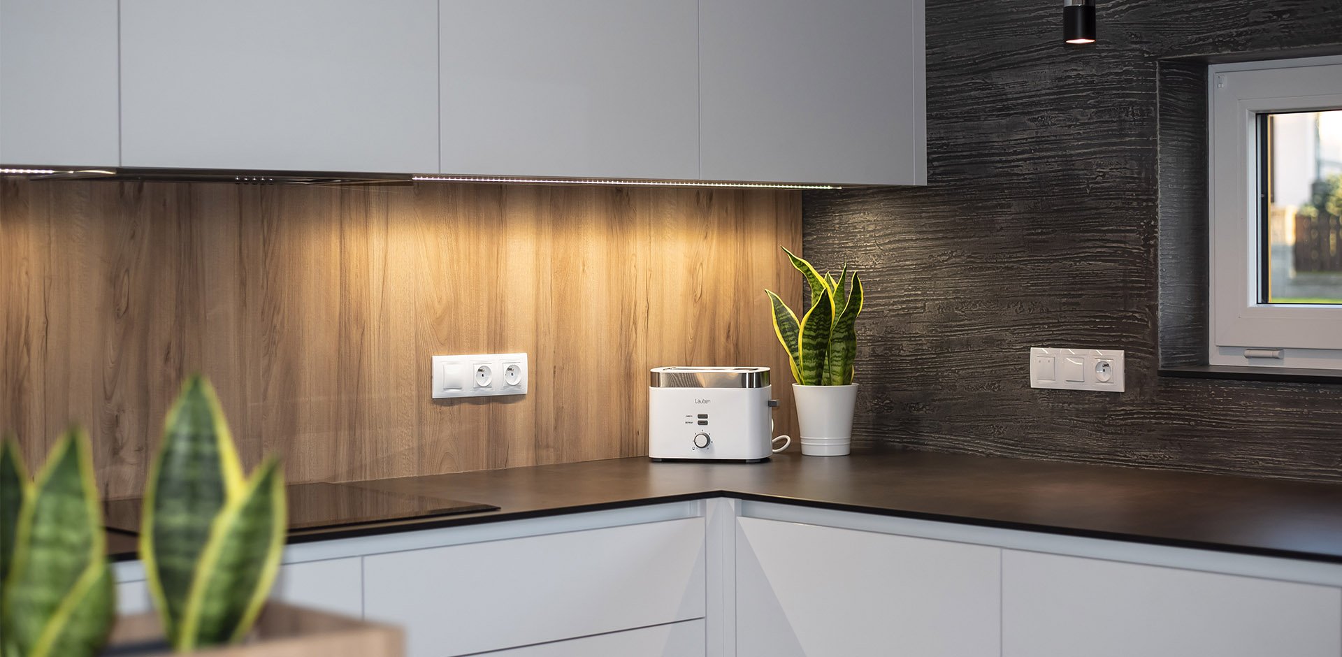 Bílá elegantní kuchyně - 3