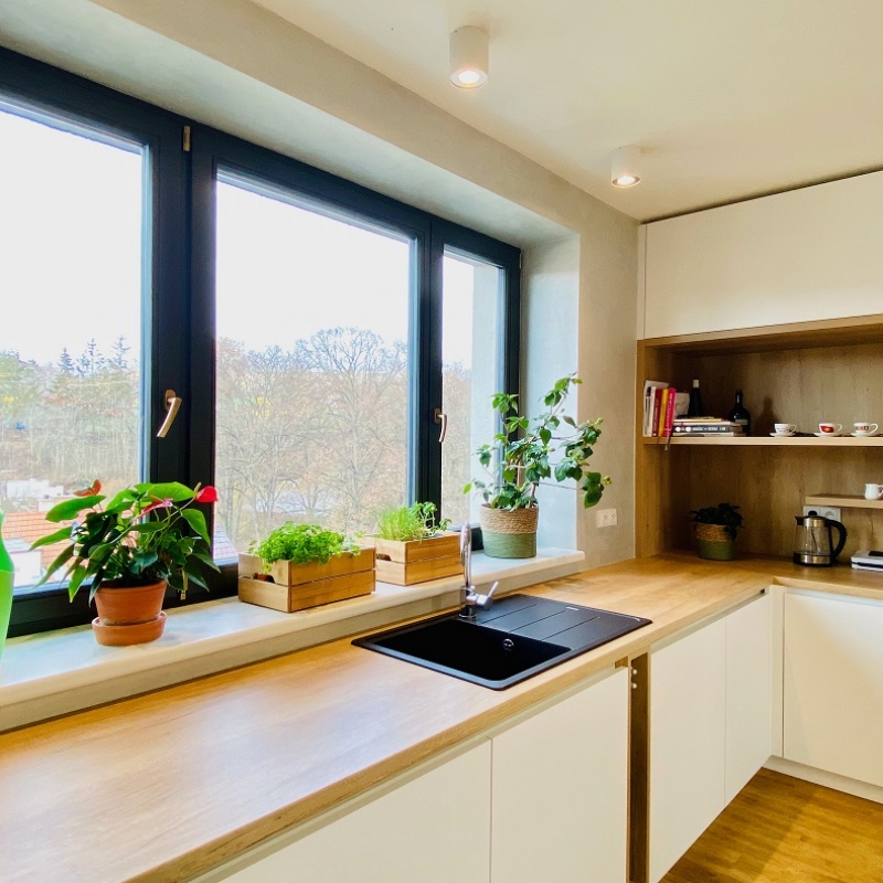 kuchyně bez horních skříněk