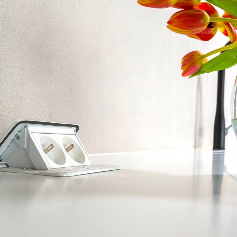 kuchyně s výklopnou zásuvkou