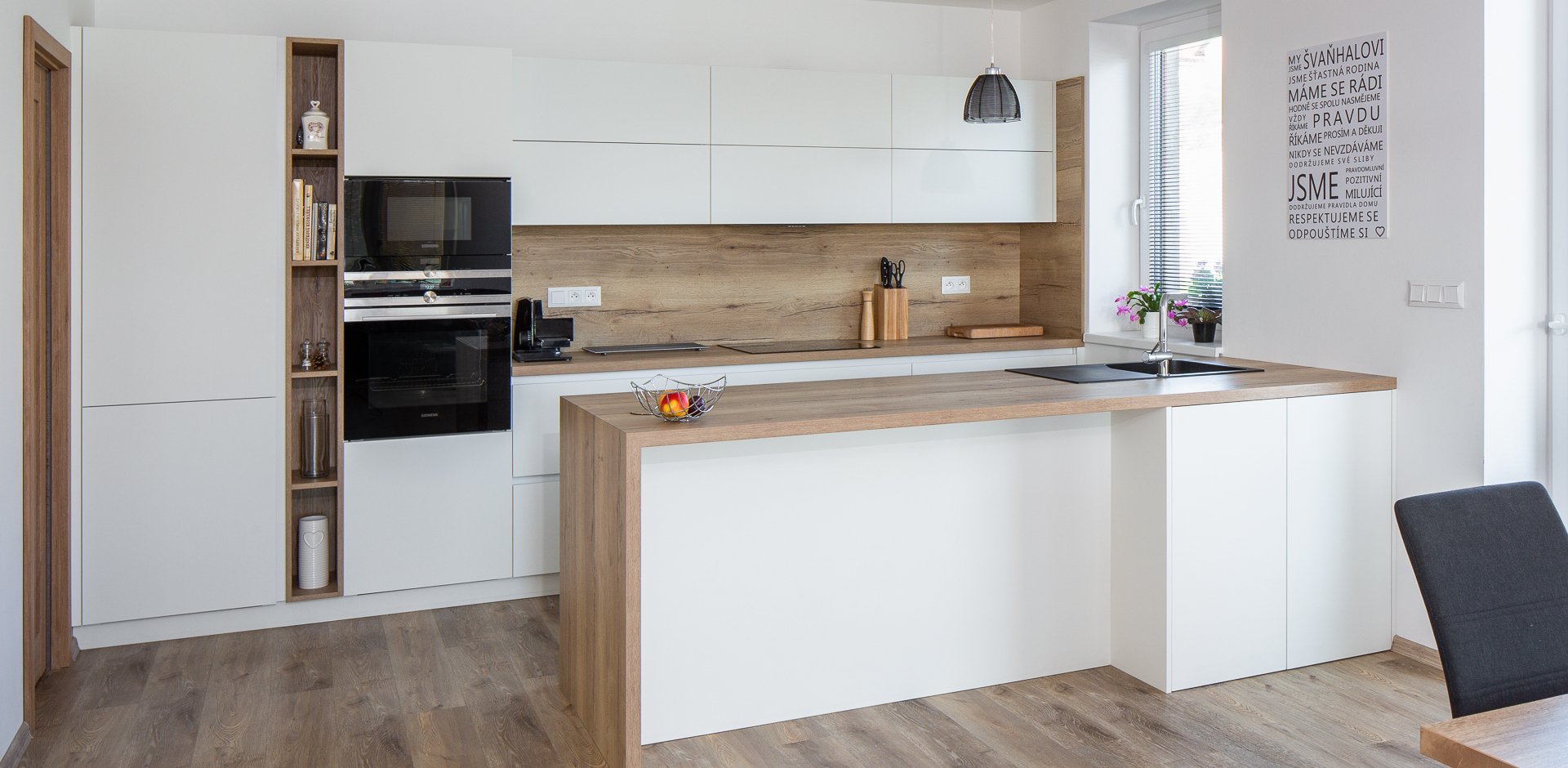 Kuchyně Halifax a bílý mat - 1