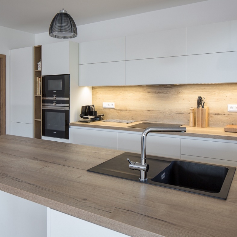 kuchyně s dřezem na ostrůvku