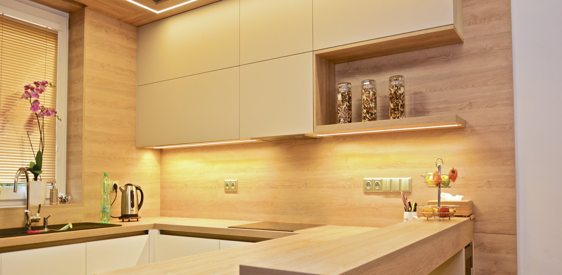 Kuchyně s kamennou dýhou - 1