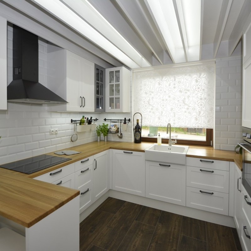 kuchyně s masivní pracovní deskou