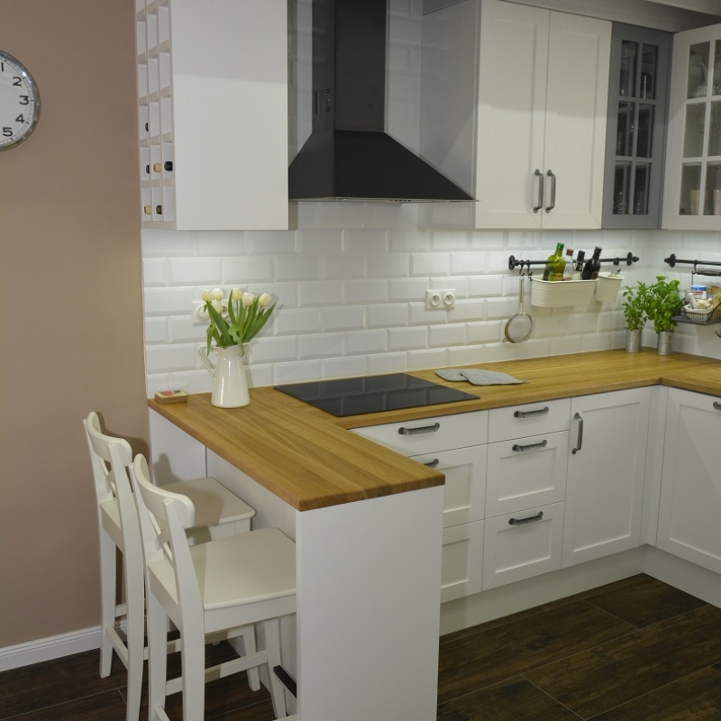 kuchyně s barovým pultem