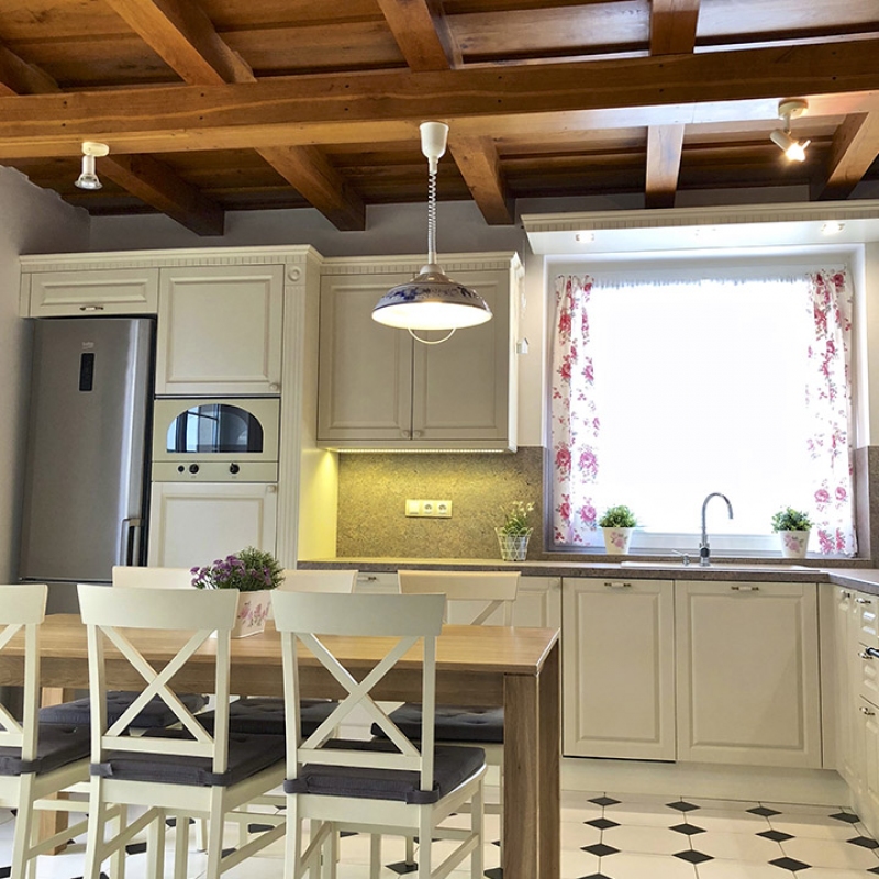 kuchyně s římsou 1