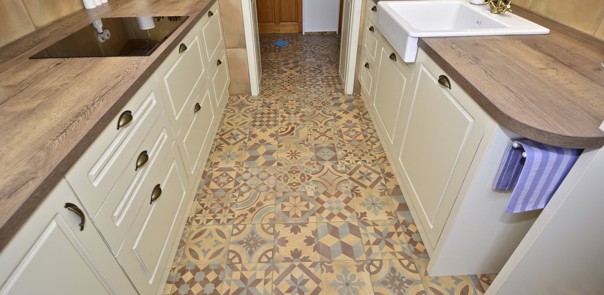 Kuchyně s patinou - 2