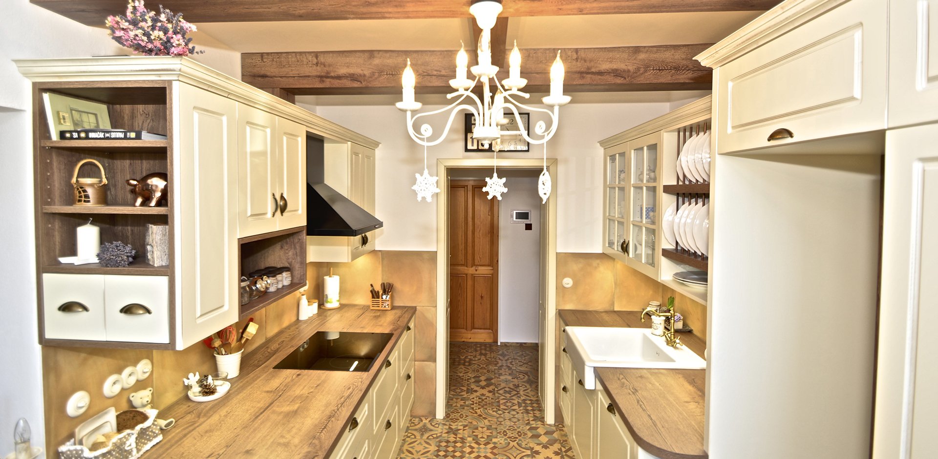 Kuchyně s patinou - 3