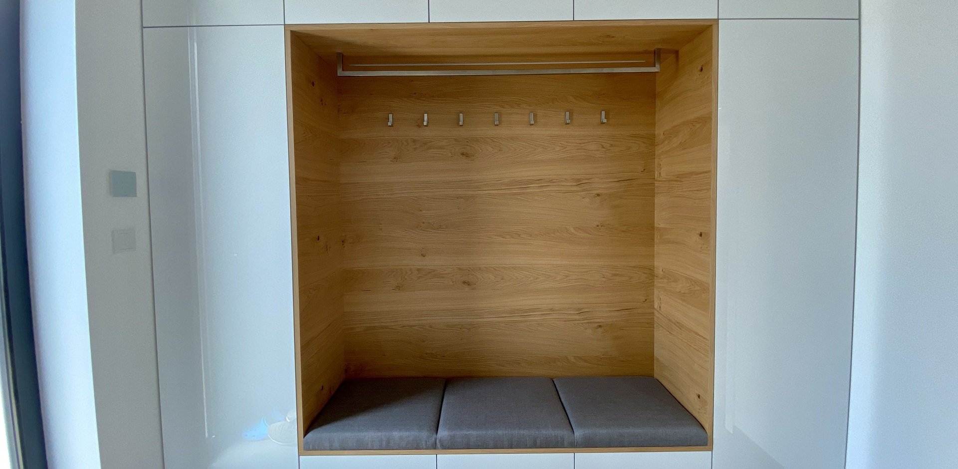 Předsíň s dubovou dýhou - 1