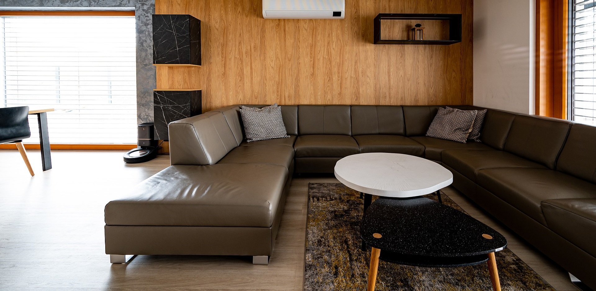 Obývací pokoj se stěrkou - 1