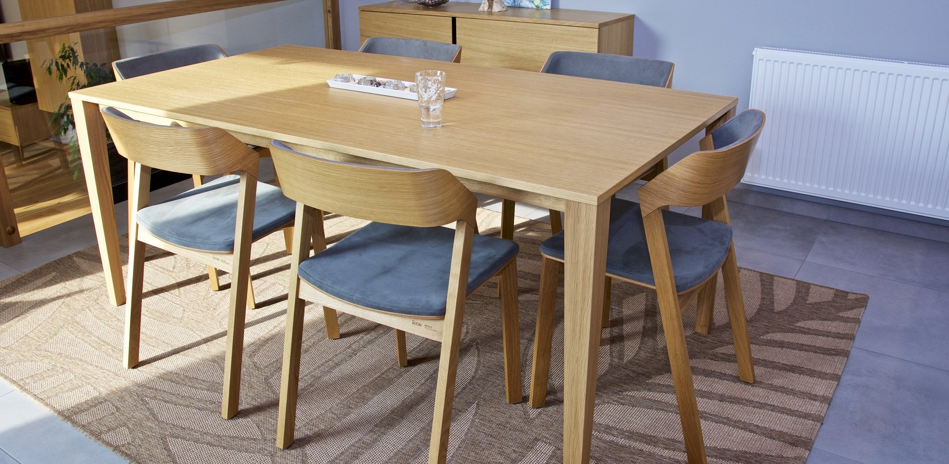 Jídelna v lakovaném dubu - 1