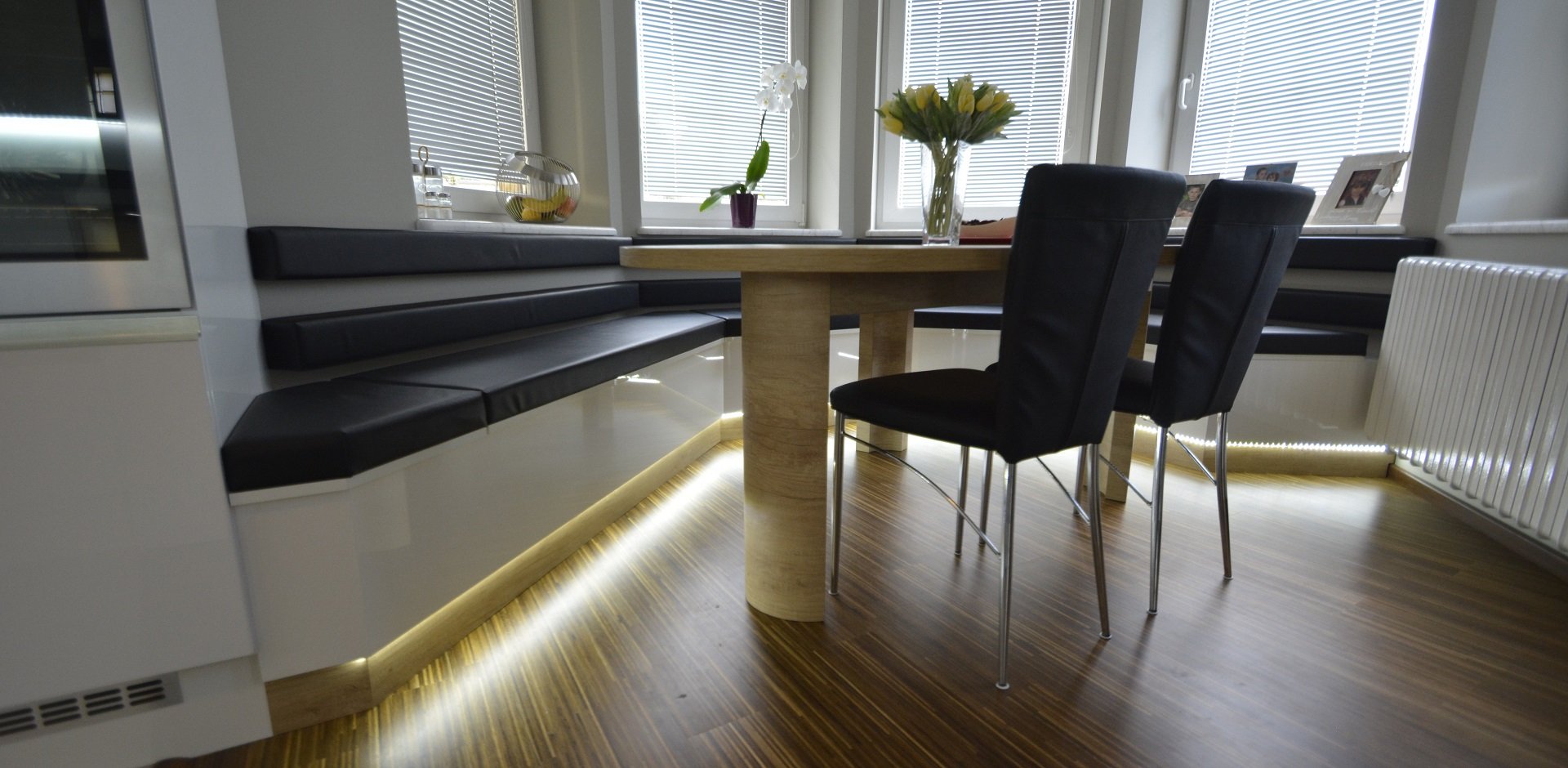 Jídelna s lavicí a stolem na míru - 1