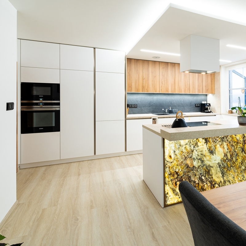 moderní kuchyně s ostrůvkem