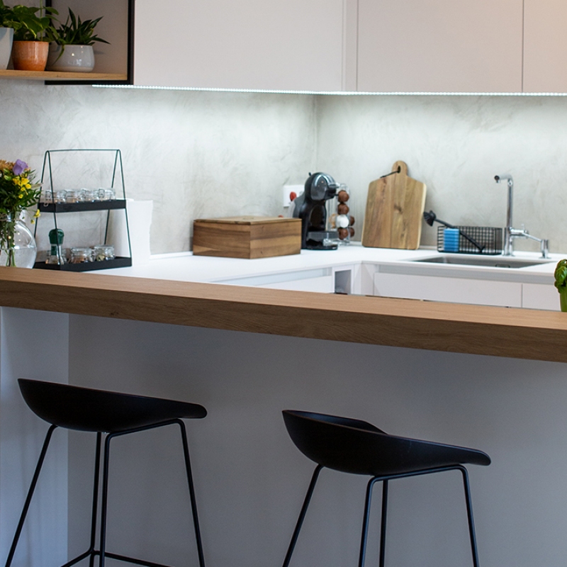 kuchyně s barovým pultem