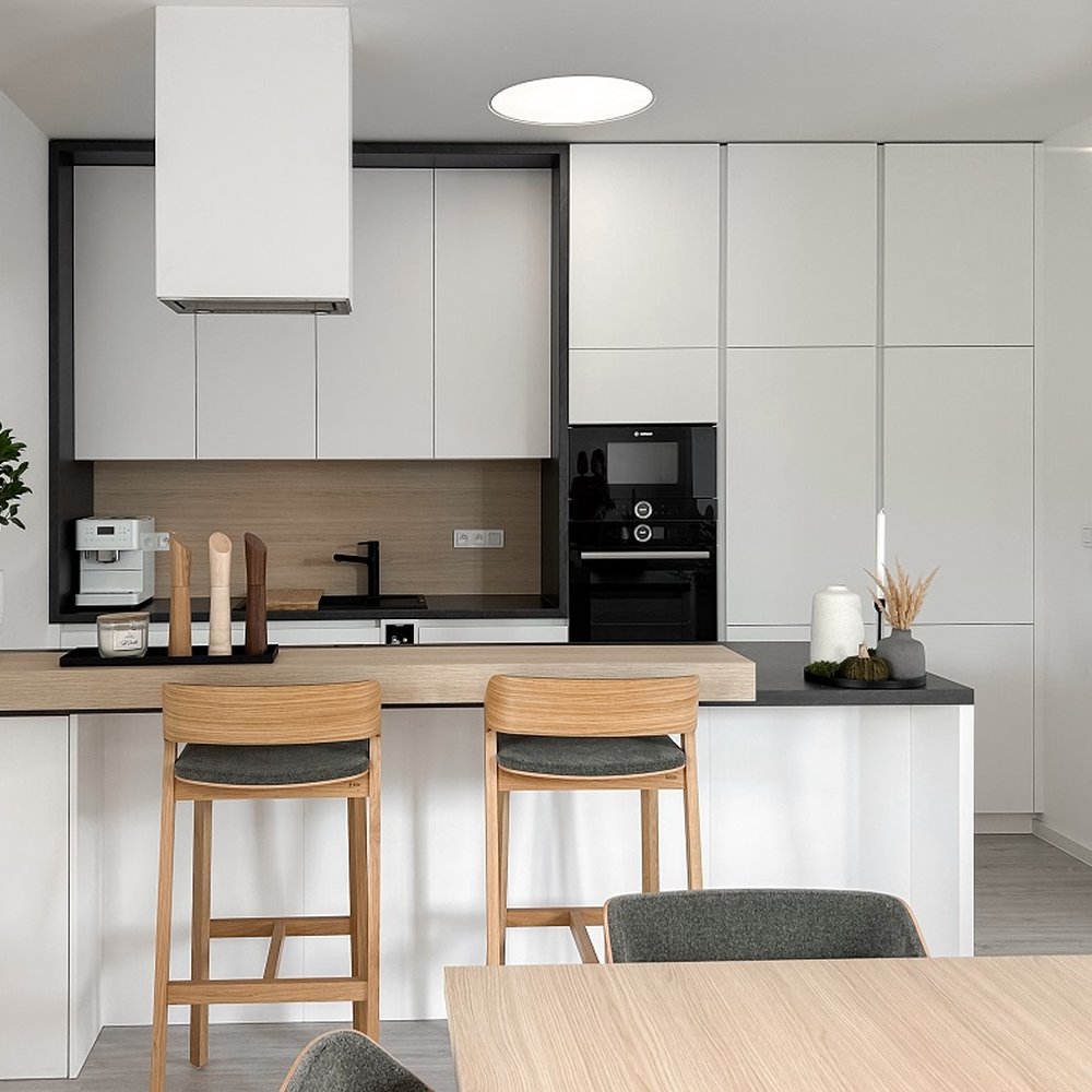 Kuchyně s barovým sezením