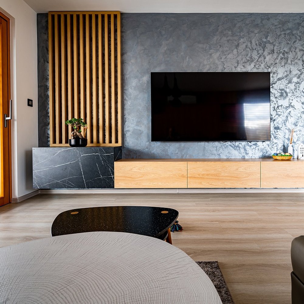 Obývací pokoj se stěrkou