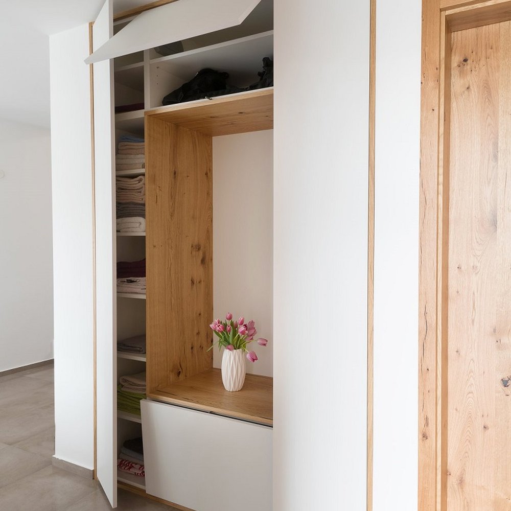 Předsíň v praskaném dubu