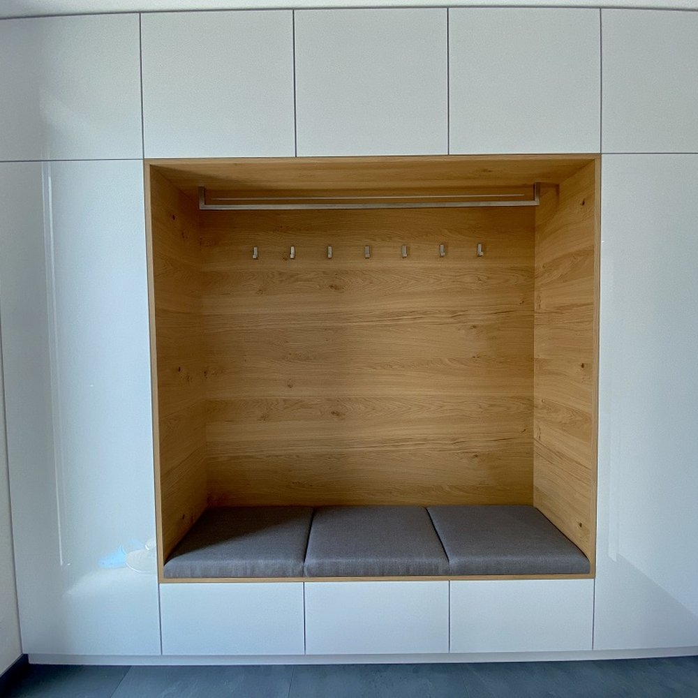 Předsíň s dubovou dýhou