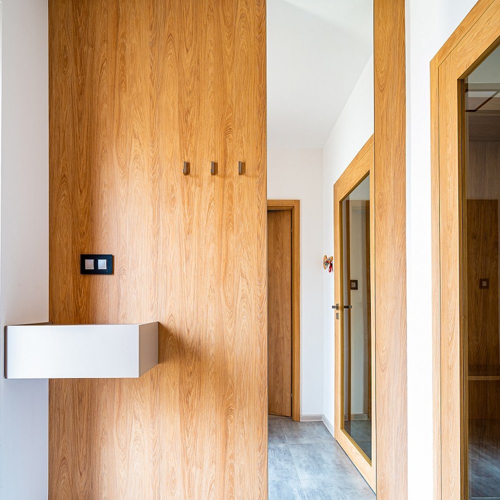 Předsíně s vysokým zrcadlem