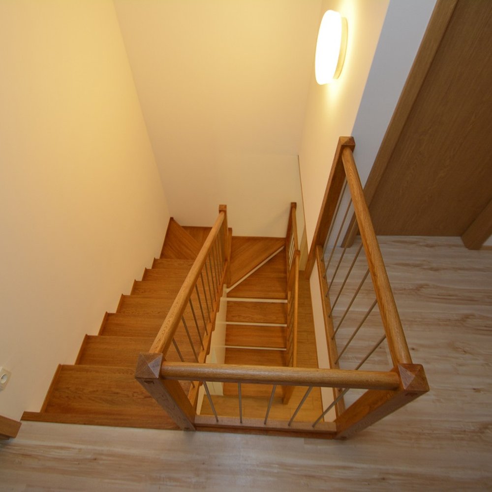 Schodiště v dubu
